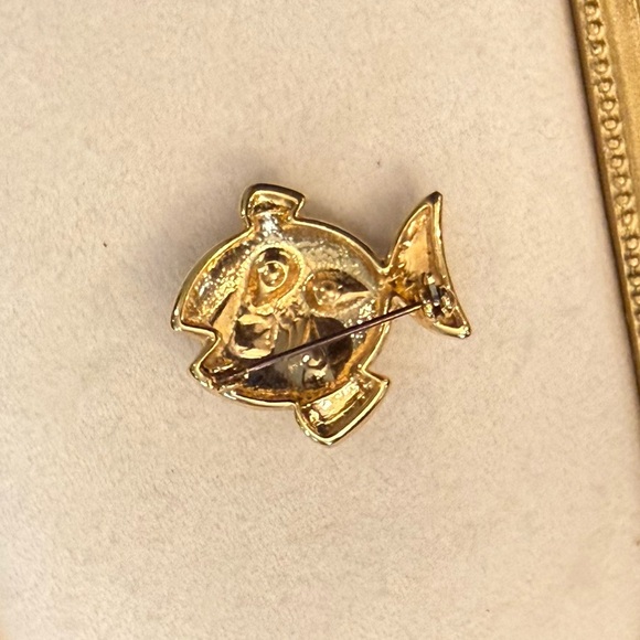 Vintage Small Gold Tone Fish Brooch Colorful Rhinestones Whimsical Fun - Picture 4 of 7